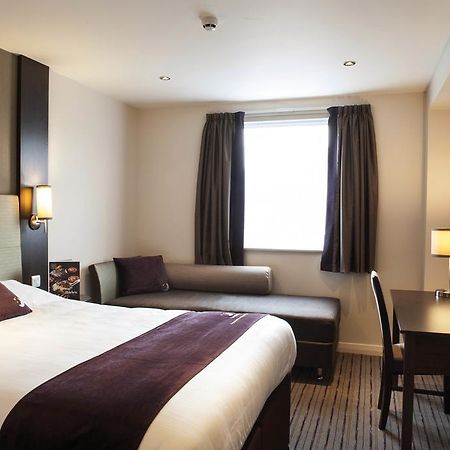 Premier Inn Tring Buitenkant foto