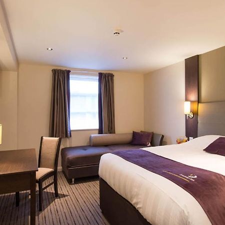 Premier Inn Tring Buitenkant foto