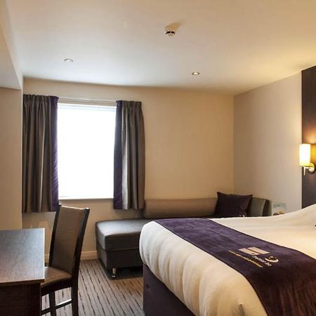 Premier Inn Tring Buitenkant foto