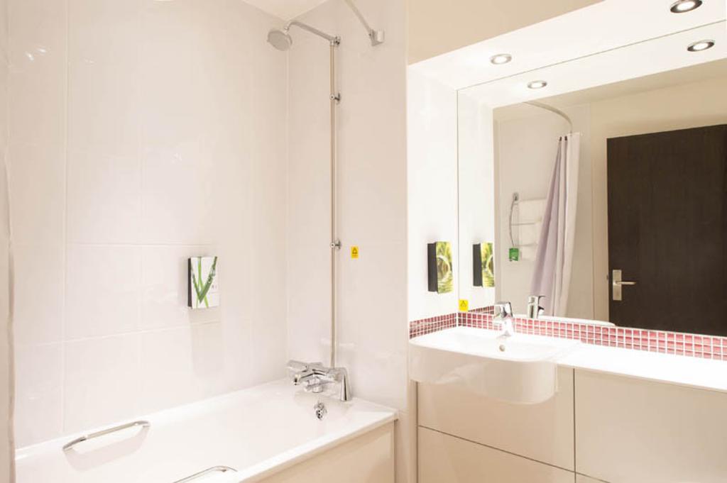 Premier Inn Tring Buitenkant foto