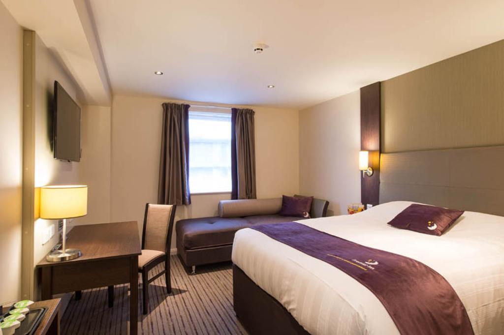 Premier Inn Tring Buitenkant foto