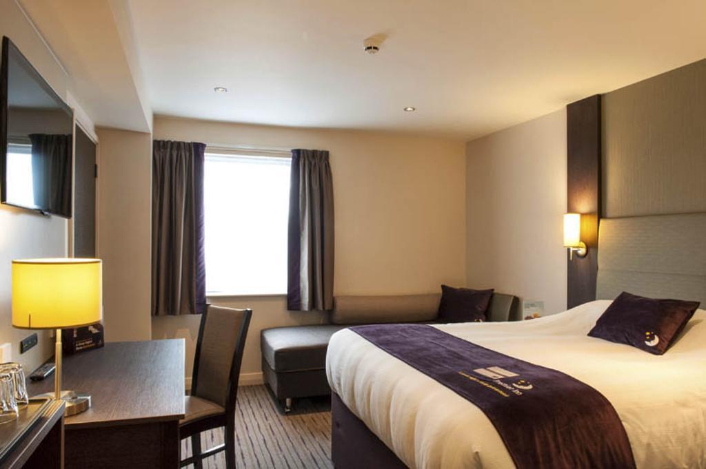 Premier Inn Tring Buitenkant foto