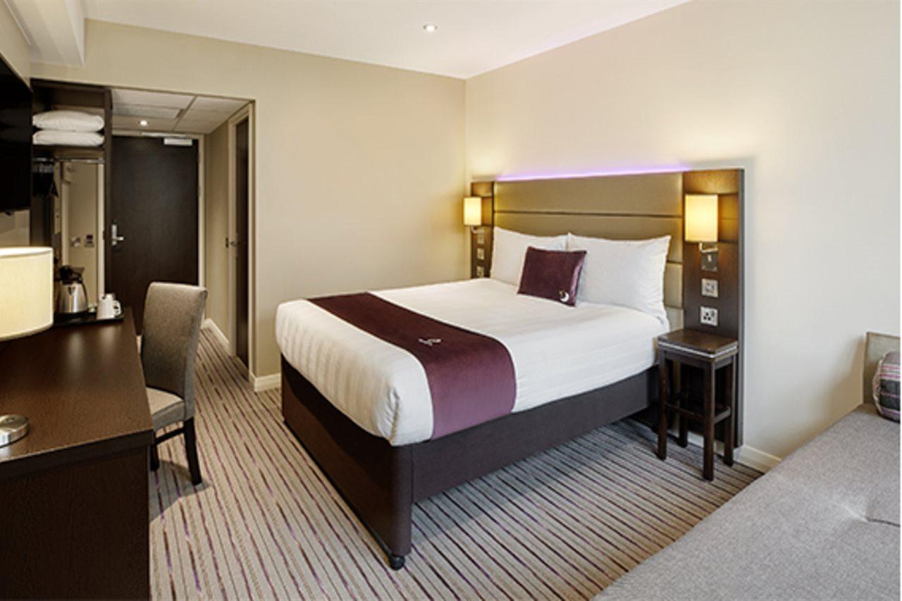 Premier Inn Tring Buitenkant foto