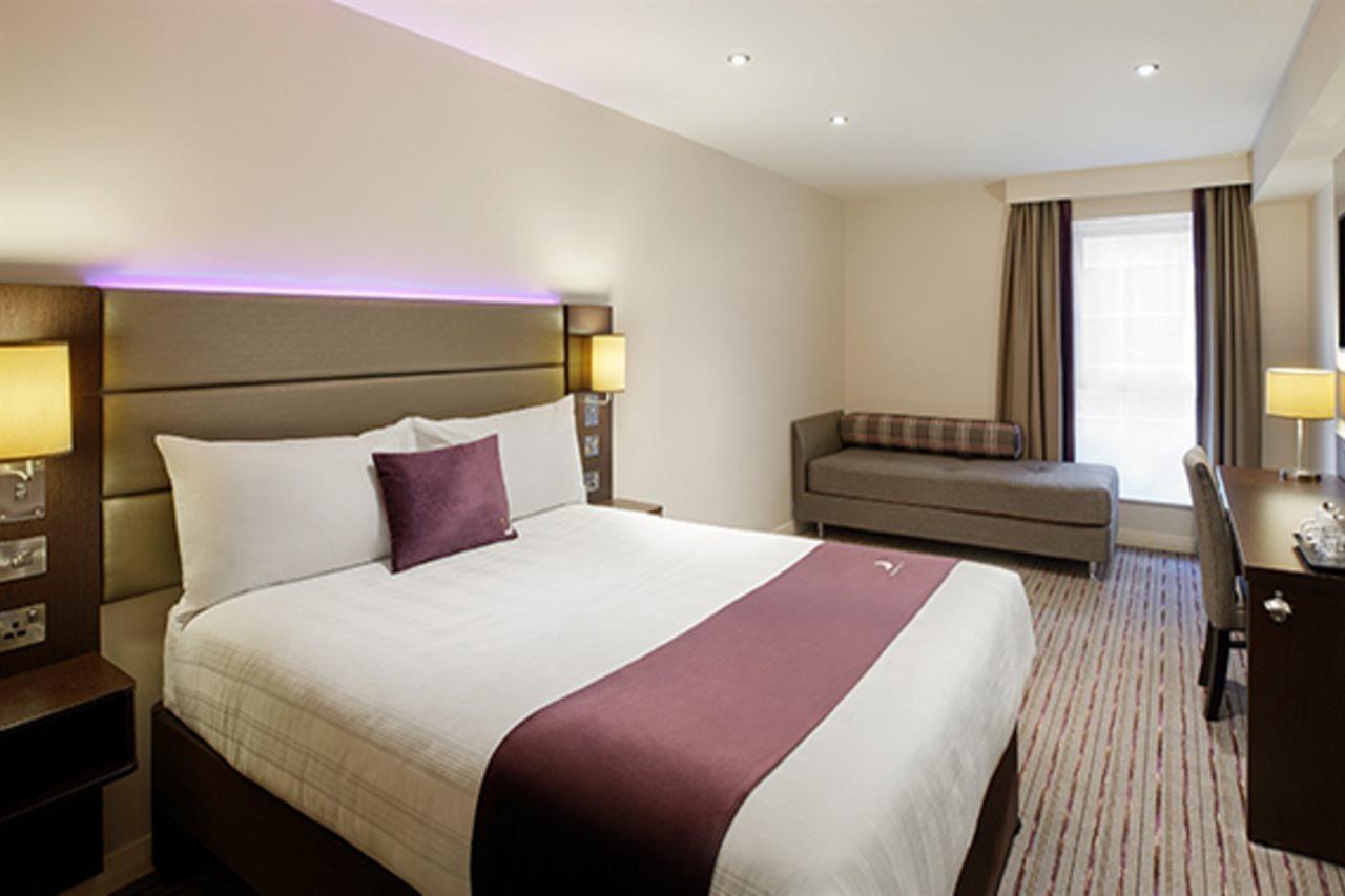 Premier Inn Tring Buitenkant foto