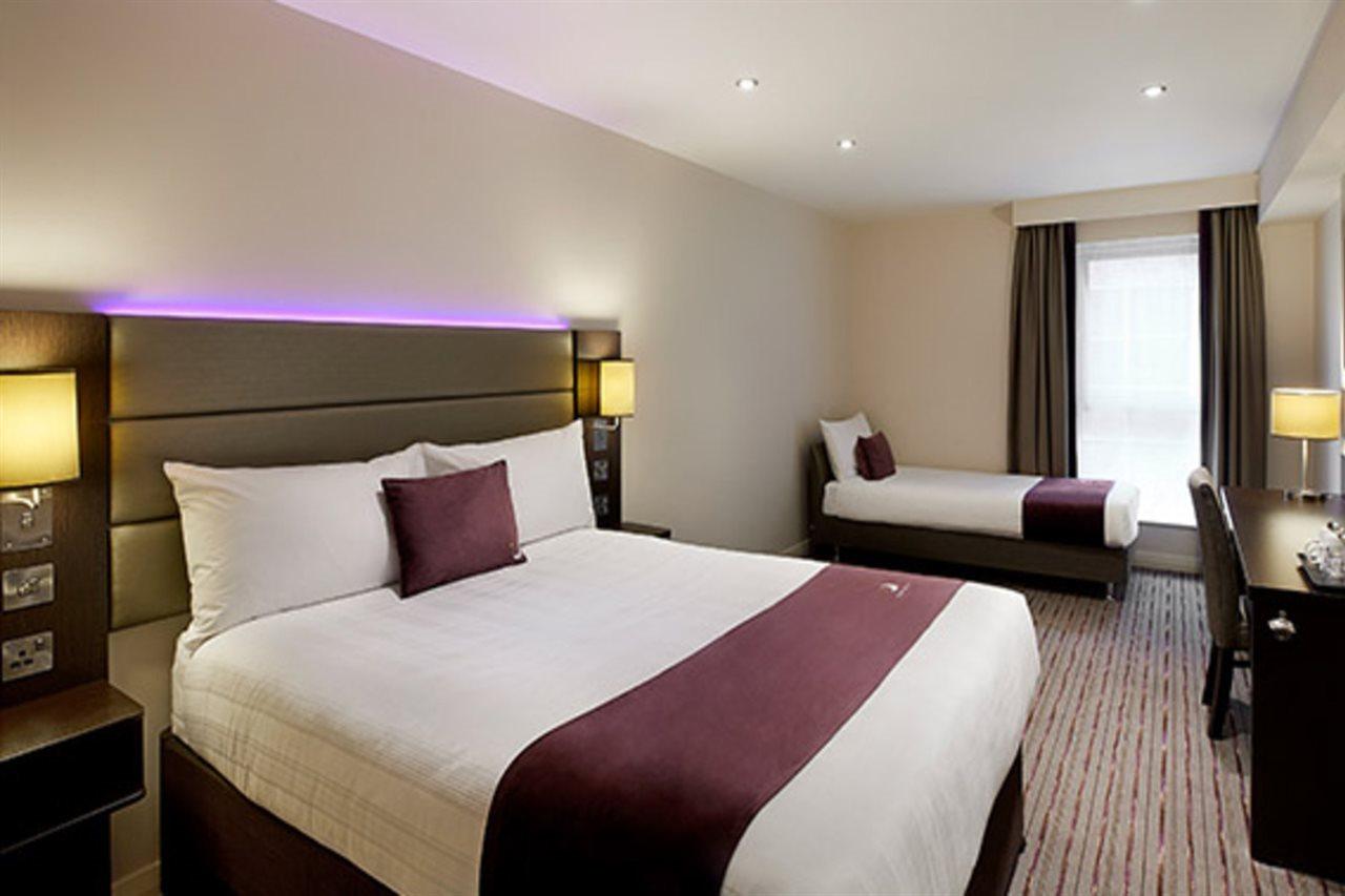 Premier Inn Tring Buitenkant foto