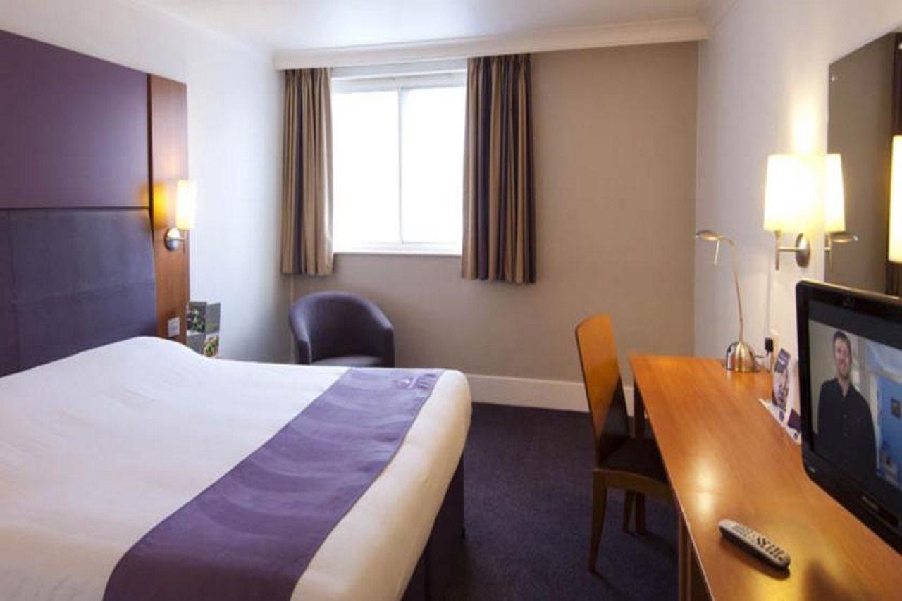 Premier Inn Tring Buitenkant foto