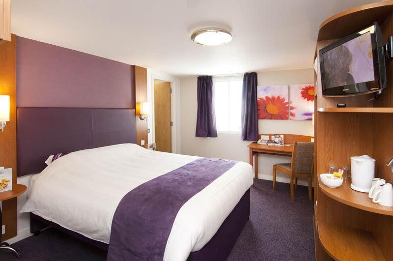 Premier Inn Tring Buitenkant foto