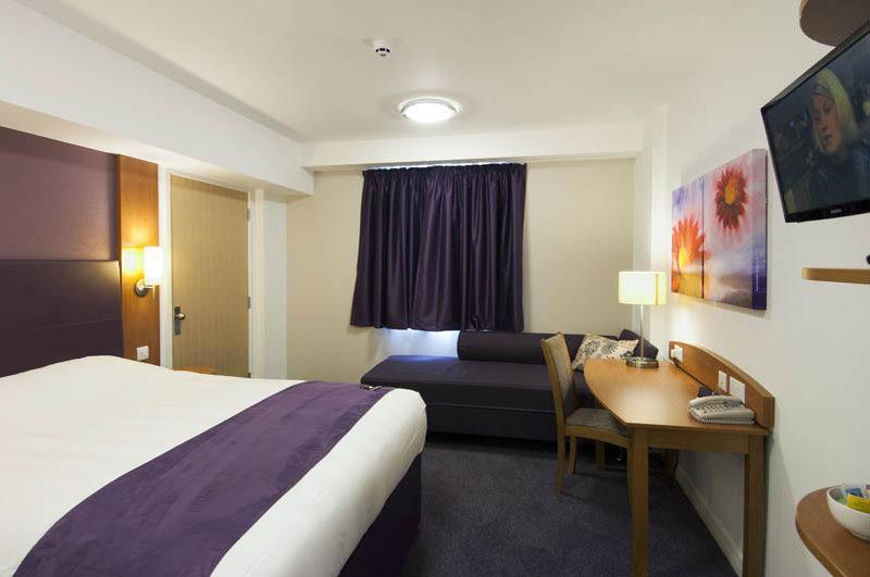Premier Inn Tring Buitenkant foto